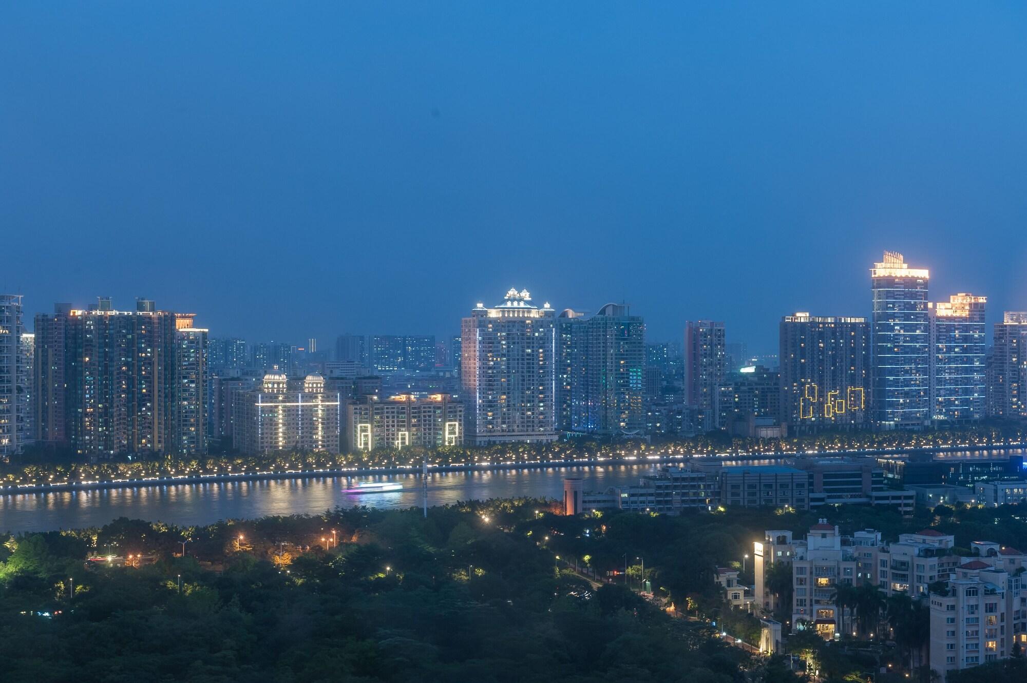 Ramada By Wyndham Pearl Guangzhou-Canton Fair Free Shuttle Bus Exterior foto